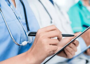 Ministro do STF suspende aplicação do piso nacional da enfermagem