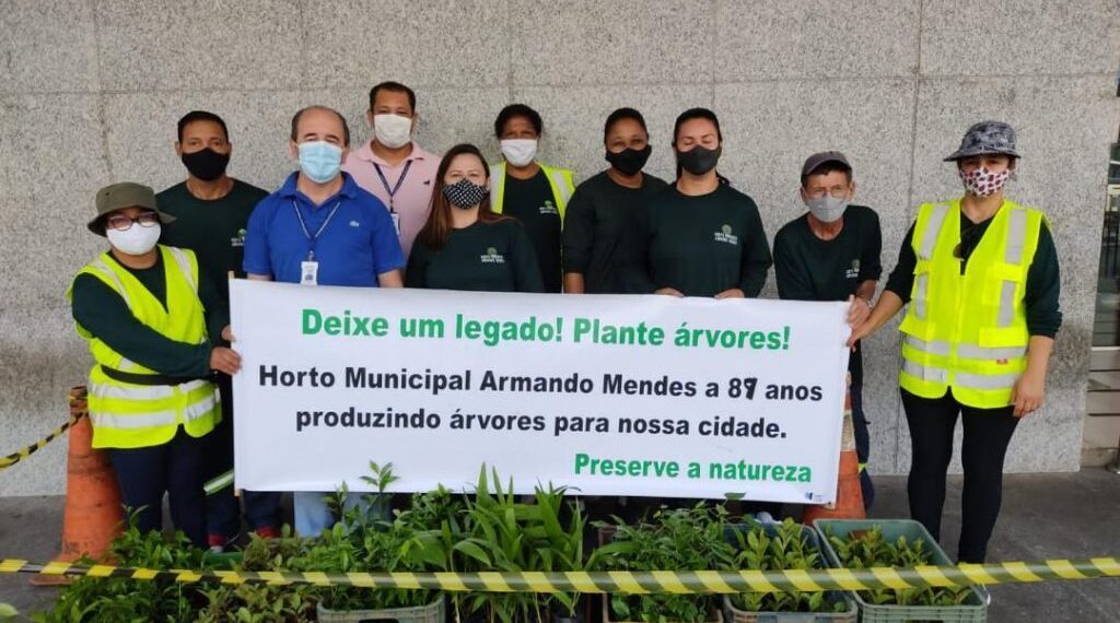 Doação de mudas e blitz educativa marcam o Dia da Árvore e a Semana Nacional do Trânsito em Poços