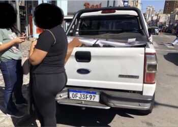 Mulheres que vendiam jaquetas no Centro de Poços são multadas