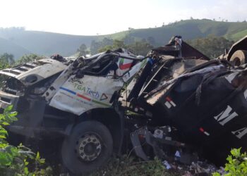 Motorista fica gravemente ferido após acidente na BR-459