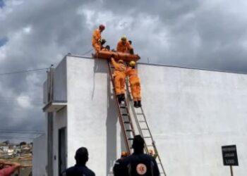 Pintor ficou com 50% do corpo queimado após ser atingido por descarga elétrica no sul de Minas