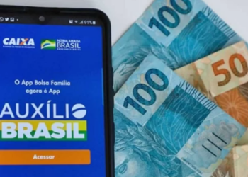 Governo Federal anuncia que pagará 13º do Auxílio Brasil para mulheres