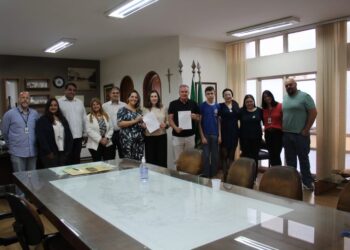 Prefeitura de Poços de Caldas assinou o termo de fomento para a execução do projeto “Nós, maternidade e autismo”.