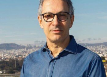 Romeu Zema aparece à frente na apuração dos votos