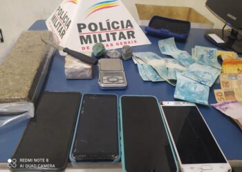 5 pessoas são detidas suspeitas de tráfico de drogas em Poços