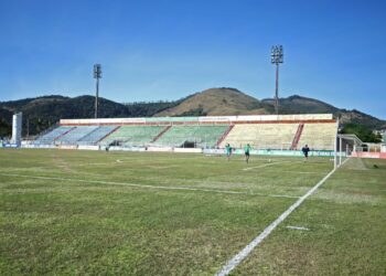 Após 43 anos, gramado do Estádio Ronaldão será trocado