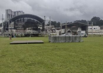 Montagem da estrutura do Festival Poços 150 anos está na fase final