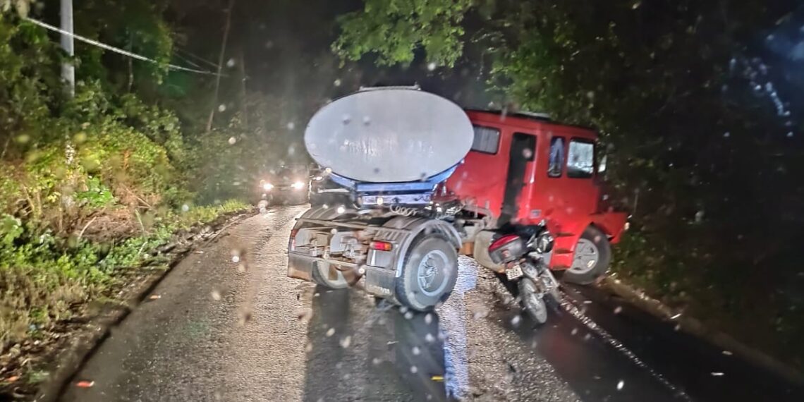 Queda de árvores e acidente são registrados em Poços de Caldas