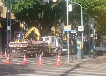Trecho da Rua São Paulo é interditado em Poços de Caldas