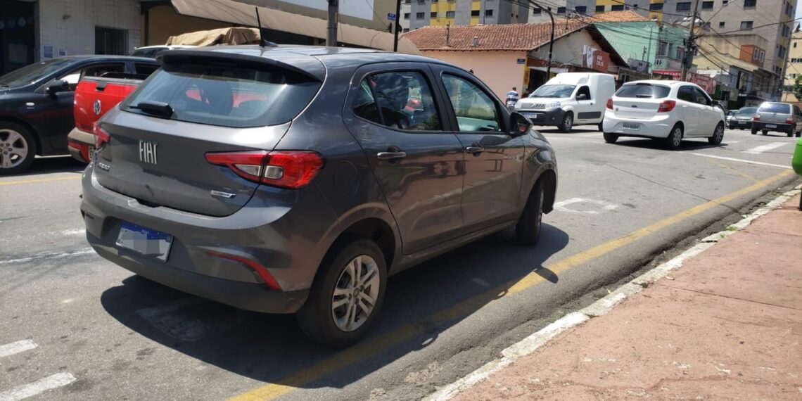 Polícia Militar recupera carro levado durante roubo em Poços