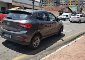 Polícia Militar recupera carro levado durante roubo em Poços