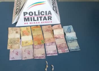 Homem tenta despistar a PM cobrindo o rosto, mas é detido com drogas e dinheiro em Poços