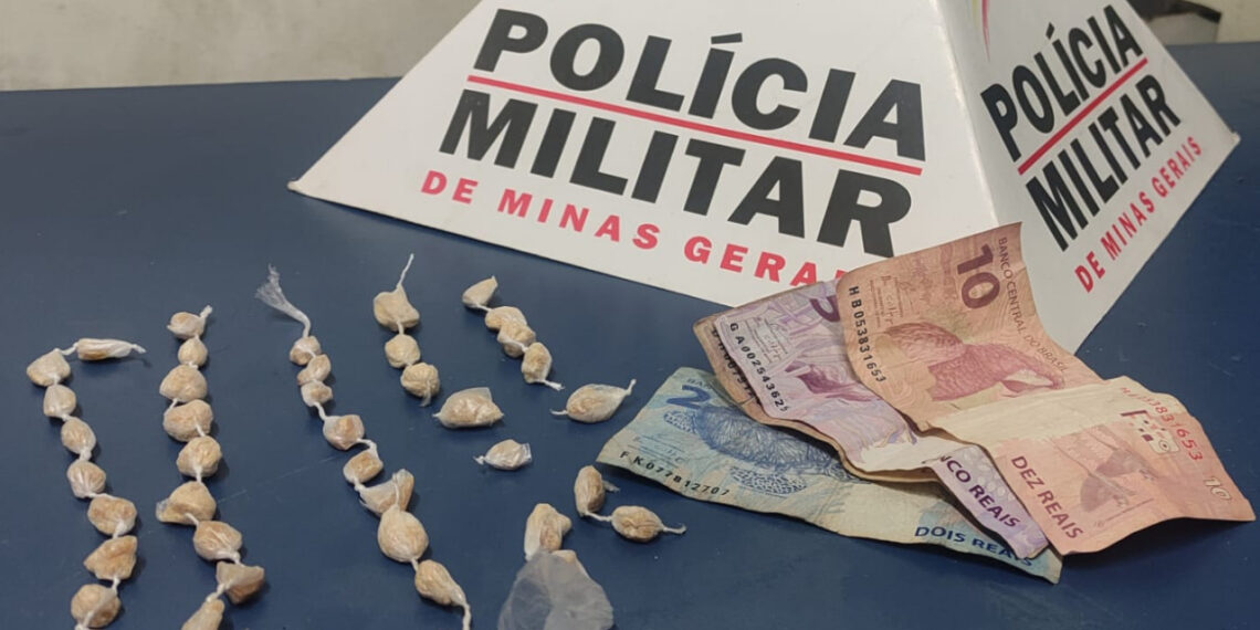 Pedras de crack são apreendidas e um homem é preso em Poços