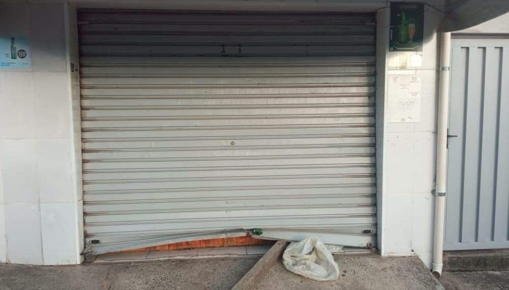 Estabelecimento arrombado em Poços tem prejuízo de mais de R$ 2 mil