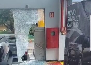 Concessionária é arrombada e furtada em Poços de Caldas