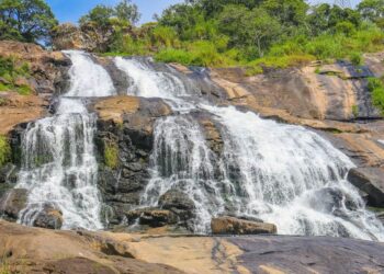 Saiba o estado de saúde de homem que caiu em cachoeira em Poços