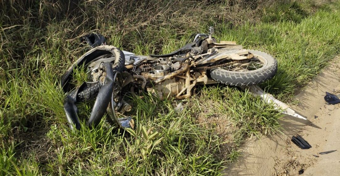 Motociclista fica gravemente ferido após acidente na Rodovia do Contorno em Poços