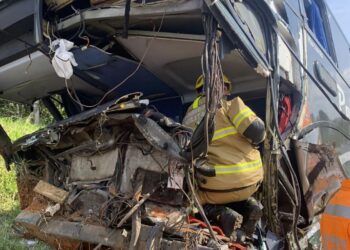 Morre segunda vítima de acidente entre ônibus e carro no sul de Minas