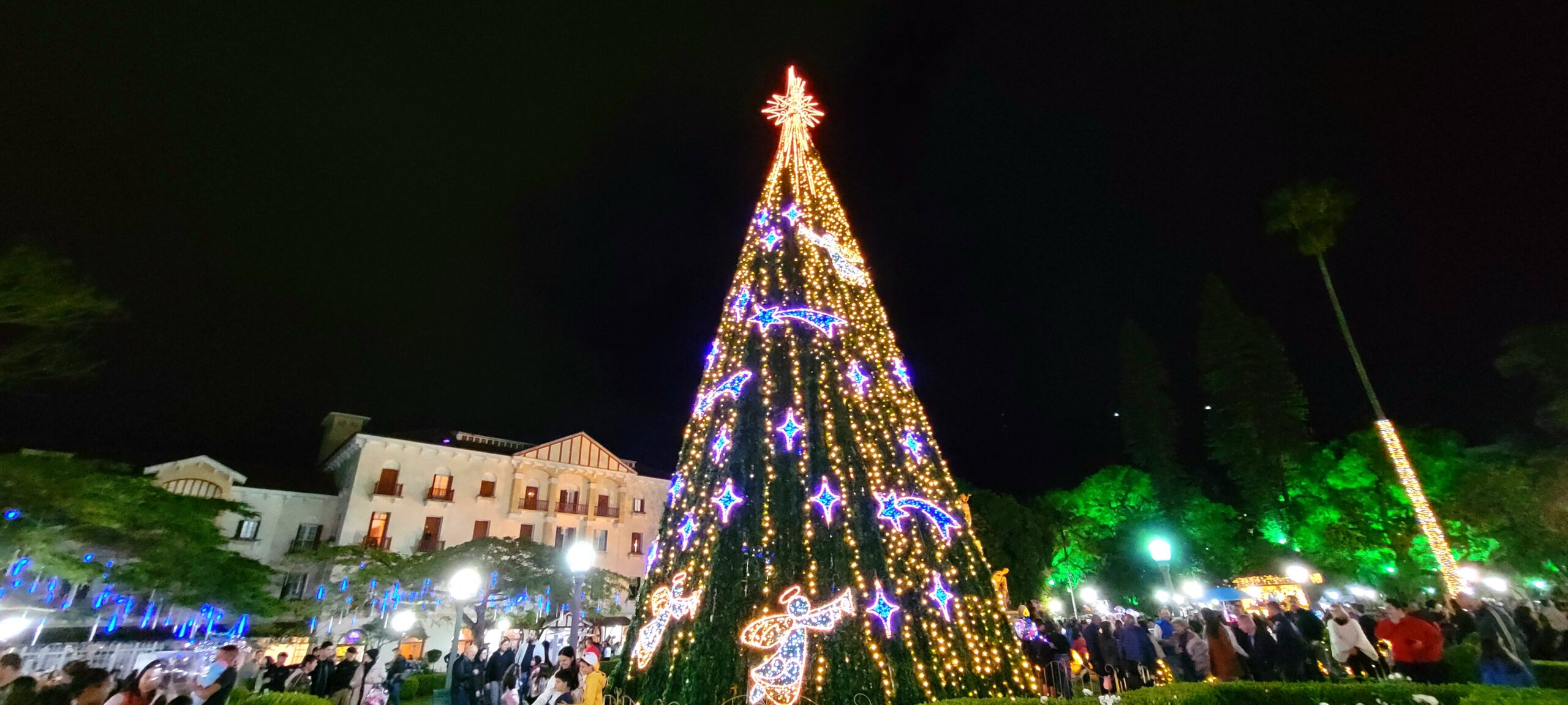 Veja como ficou a decoração de Natal em Poços de Caldas