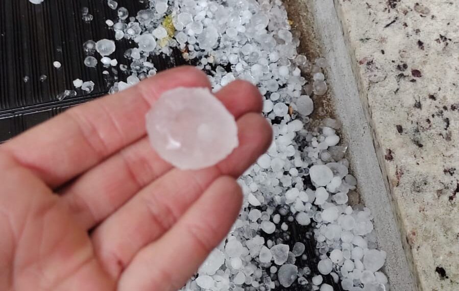 Chuva de granizo atinge parte de Poços de Caldas e municípios vizinhos