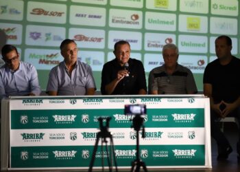 Caldense apresenta equipe para a temporada 2023