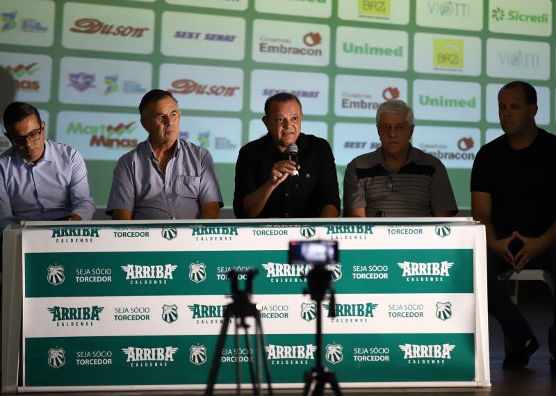 Caldense apresenta equipe para a temporada 2023