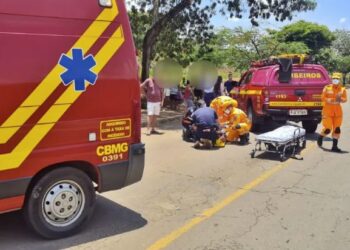 Motociclista alcoolizado bate em carro estacionado no sul de Minas