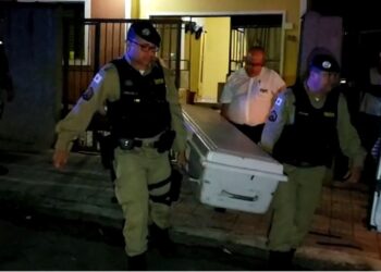 Estudante é morto a facadas após república ser invadida por três homens em Poços