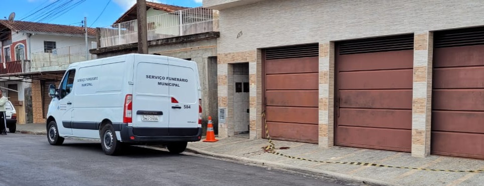 URGENTE | Após ter estuprado ex e tentar fugir da PM, homem morre ao pular muro em Poços