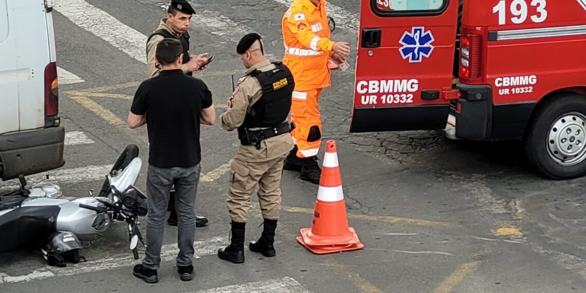 Motociclista fica ferido em acidente no Centro de Poços de Caldas