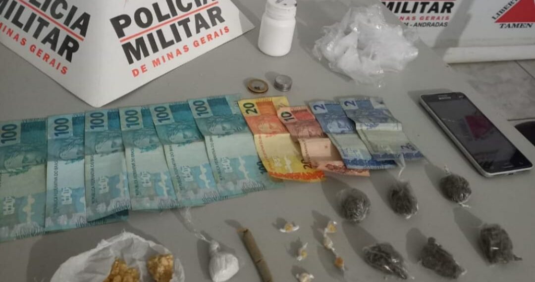 Casal que vendia drogas na presença de duas crianças é preso pela PM