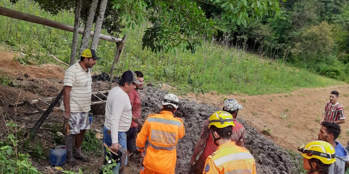 Indígena que ficou parcialmente soterrado durante escavação está bem