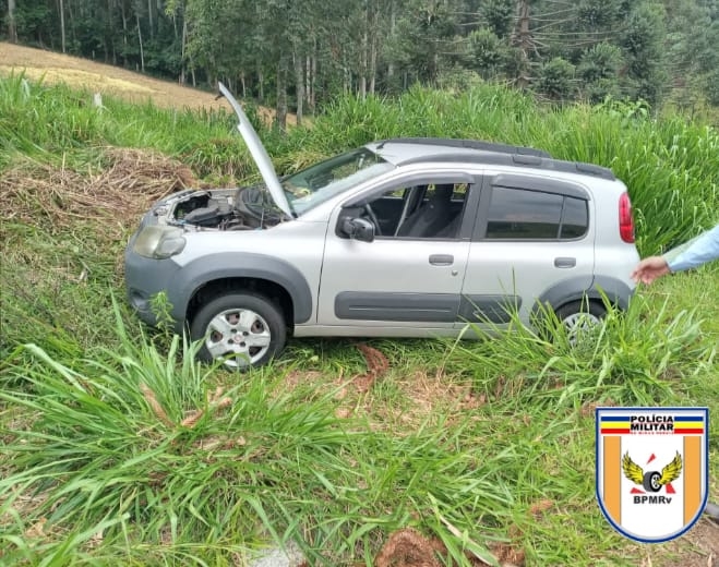 Policial Militar e família sofrem acidente em Poços