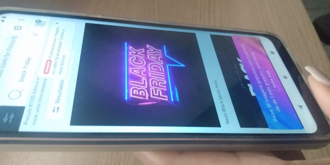 Procon alerta sobre golpes durante a Black Friday