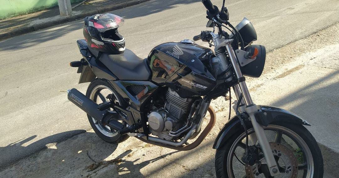 Mulher tem moto furtada no centro de Poços de Caldas