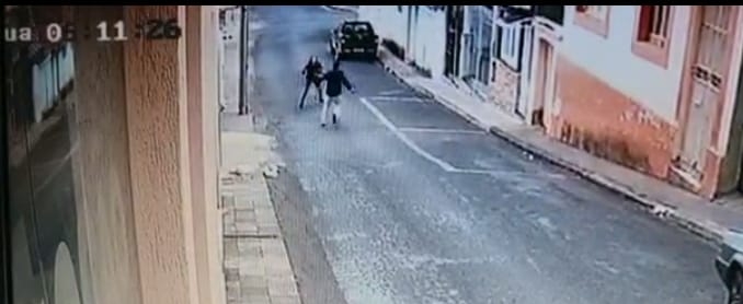 URGENTE | Mulher é esfaqueada no centro de Campestre