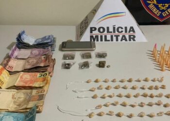 Dupla de adolescentes é apreendida após ser flagrada traficando drogas em Poços