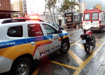 Idosa é atropelada por moto no Centro de Poços de Caldas