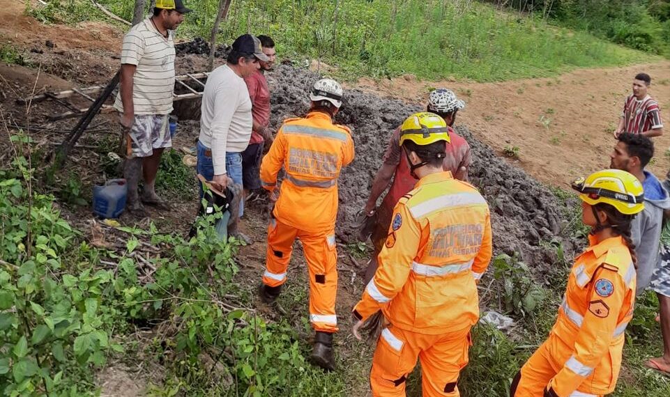 Indígena fica parcialmente soterrado durante escavação de poço em Caldas