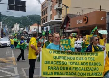 Protesto é registrado no Feriado de Proclamação da República em Poços de Caldas