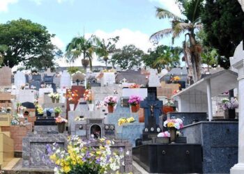 Cemitério tem horário especial no Dia de Finados em Poços