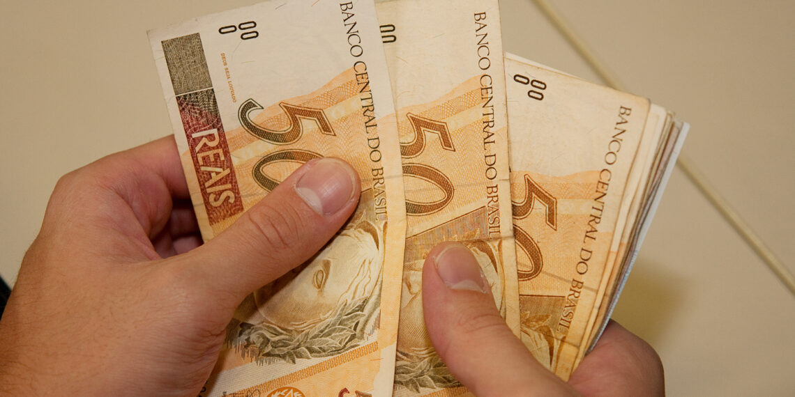 Trabalhadores vão receber a primeira parcela do 13º terceiro até dia 30 de novembro
