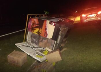 Fiorino tomba em rodovia com centenas de tabletes de maconha