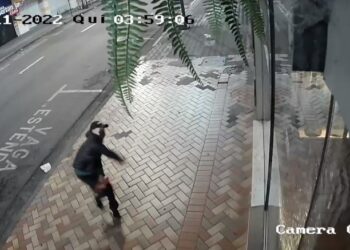 Vídeo: loja tem mais de R$ 15 mil em prejuízo após furto em Poços de Caldas