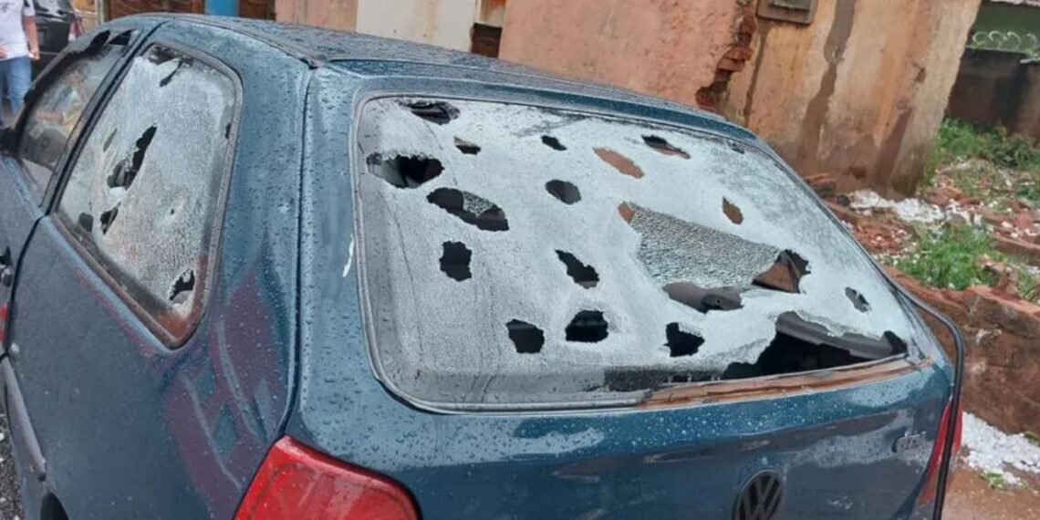 Fotos: chuva de granizo causa estragos em várias cidades do Sul de Minas