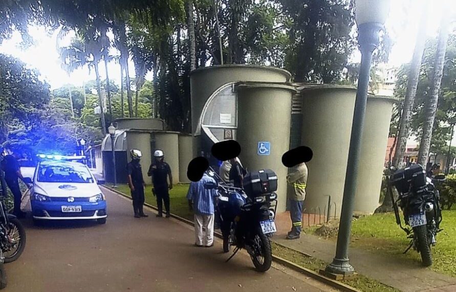 Garoto é flagrado baforando gasolina em secadora de lavanderia - Fotos - R7  Hora 7