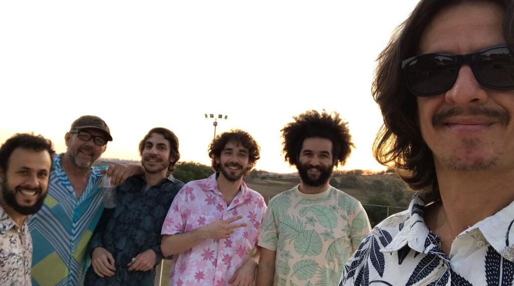 Sambalux realiza show no Coreto de Poços de Caldas