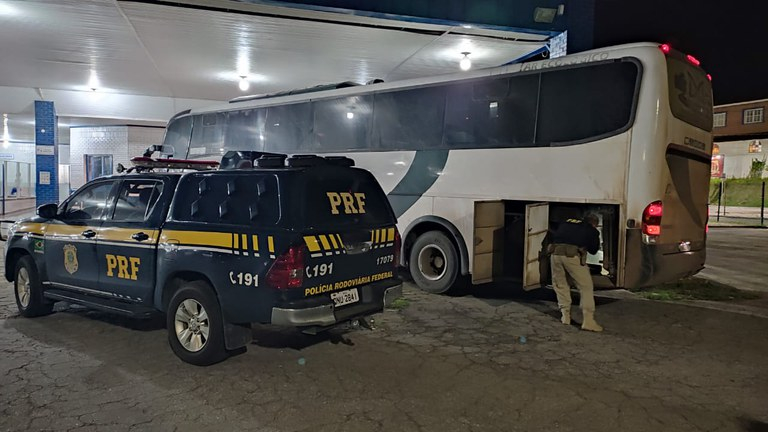 PRF apreende ônibus com placas clonadas no Sul de Minas
