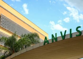 Anvisa alerta sobre uso de produtos para trançar cabelos