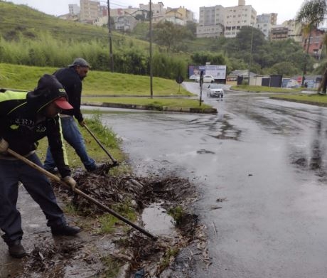 Prefeitura de Poços de Caldas intensifica trabalho de limpeza por conta do período chuvoso